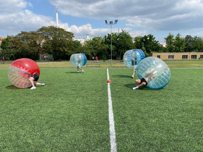 Prague: Bubbles football - Zorb Football in centrum - Getting into the bubble football mindset