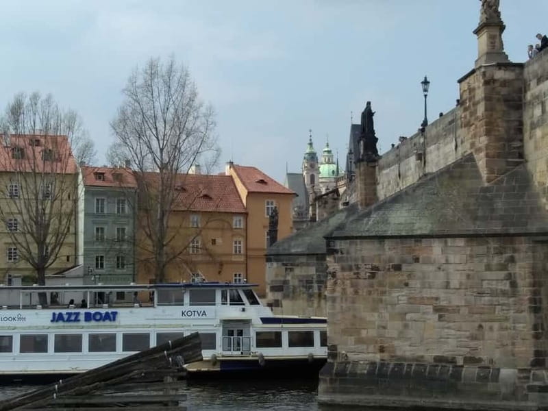 Prague: Bus and Boat Tour - Why the route offers good value at $31