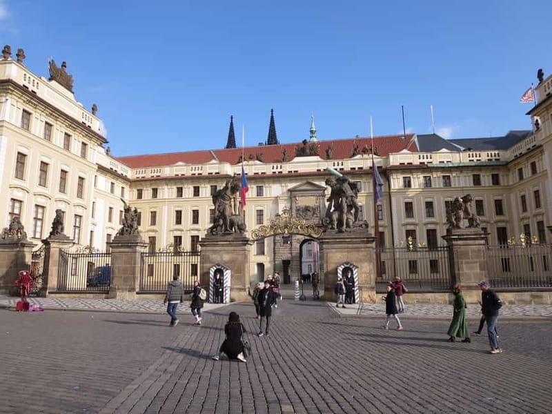 Prague: Bus and Boat Tour - The Prague Castle option and its walking section