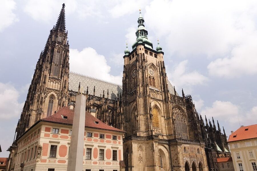 Prague Castle: Admission Ticket With Transfer And Audioguide - How the mobile audio guide works