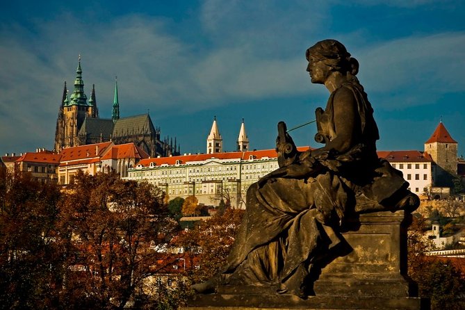 Prague Castle And Castle Grounds Walking Tour in french - Key points to know before you book