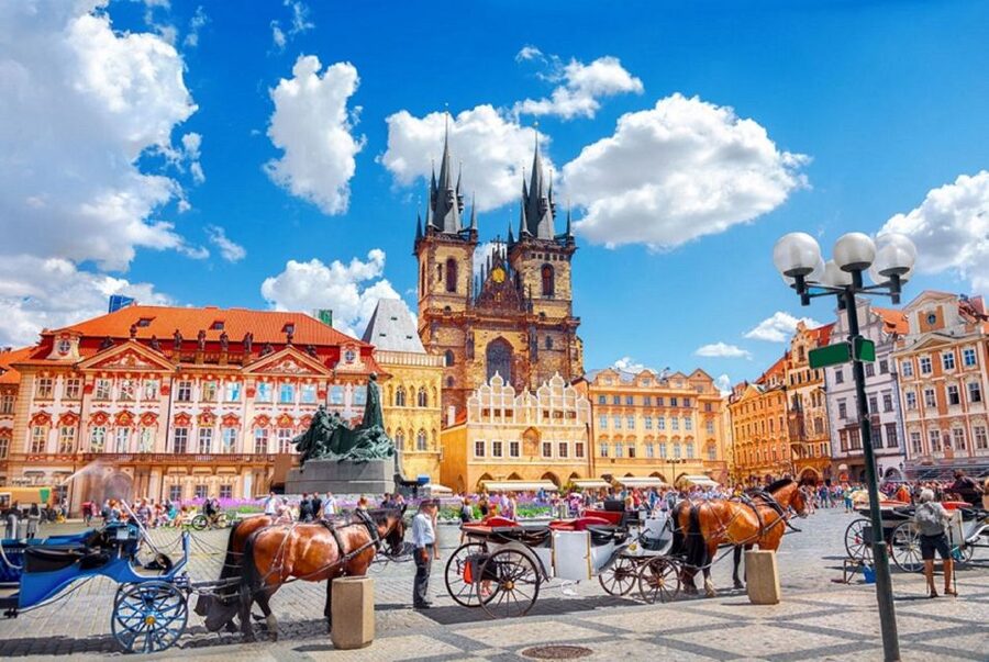 Prague: Castle and Jewish Quarter Tour - Prague Castle and the Spires From Above
