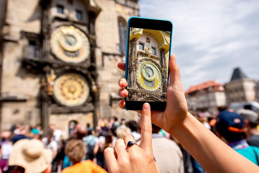 Prague: Castle and Jewish Quarter Tour - Old Town Square and the Astronomical Clock