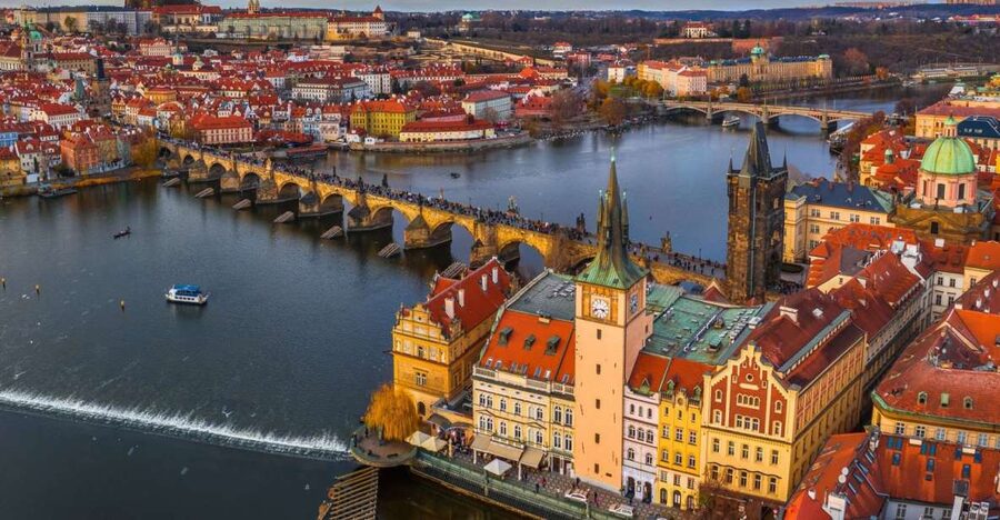 Prague: Castle and Jewish Quarter Tour with Cruise and Lunch - Czech lunch as a proper midday break