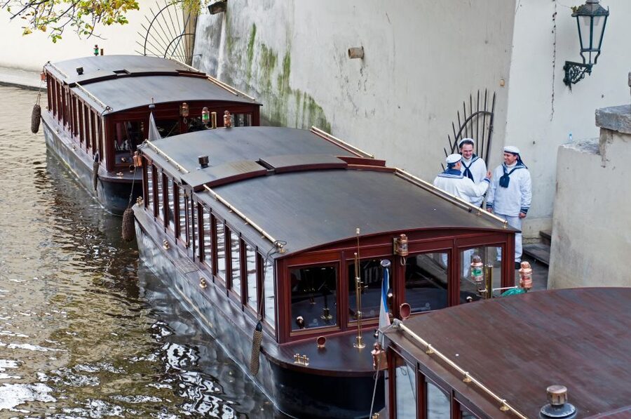 Prague: Castle and Jewish Quarter Tour with Cruise and Lunch - The Charles Bridge Museum inclusion