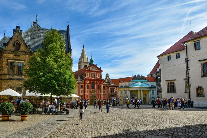 Prague Castle and Lobkowicz Palace entrance tickets - Timing, walking, and finding your way