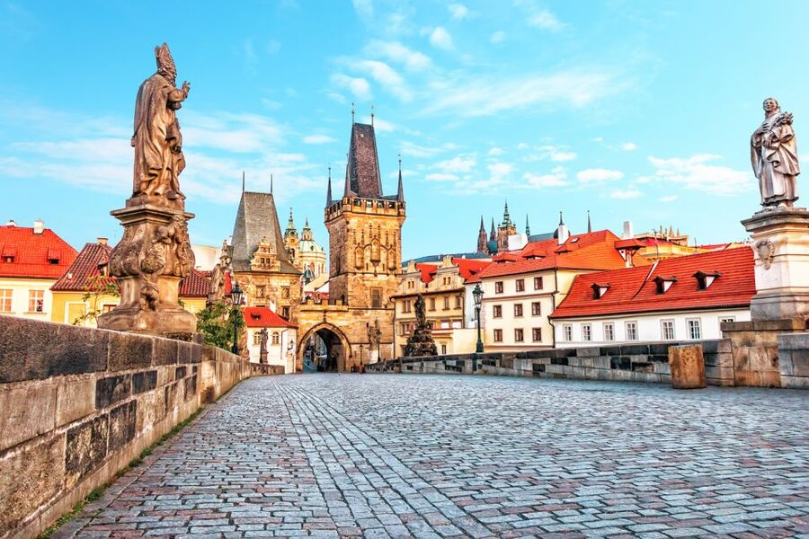 Prague Castle & Castle District: 2-Hour Guided Tour - Entering the Castle District