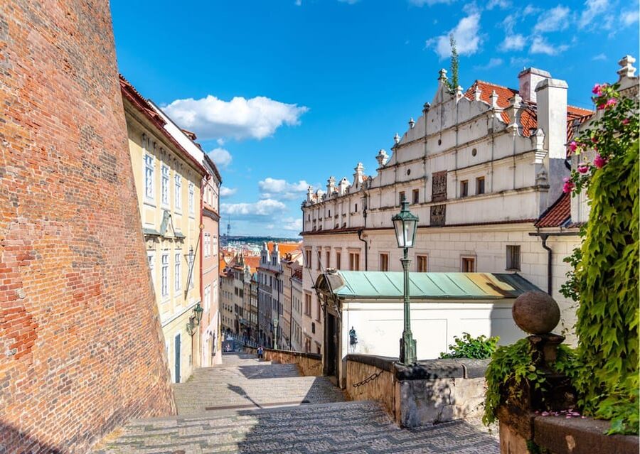 Prague: Castle Circuit Entry Tickets with Audio Guide - Golden Lane and its colorful small houses