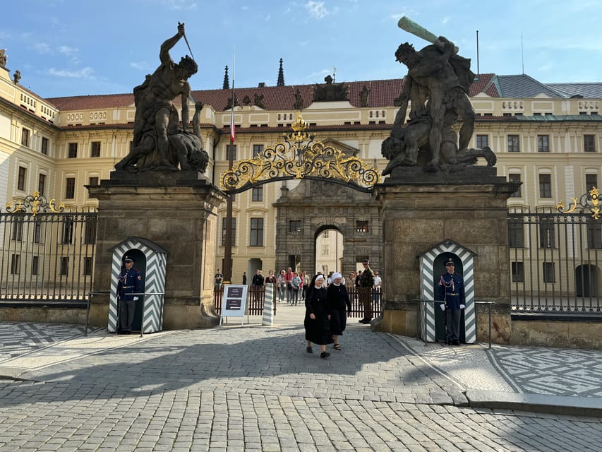 Prague Castle Interiors & Changing of the Guard-Small group - Golden Lane in 25 minutes