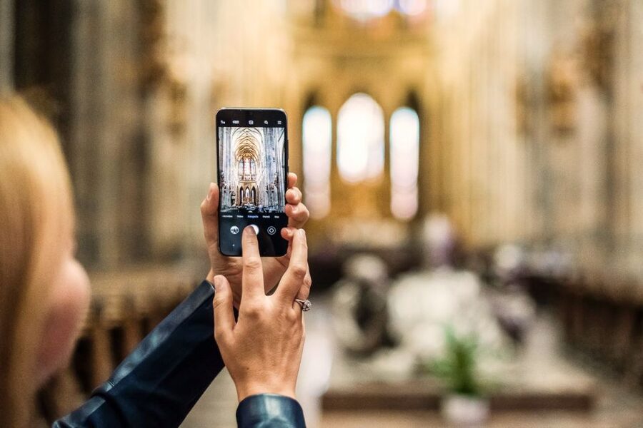 Prague: Castle, National Museum & Town Hall Tickets & Audio - How the smartphone audio guide works