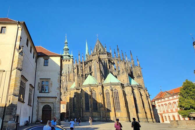 Prague Castle Private Walking Tour - Why Prague Castle works better with a guide
