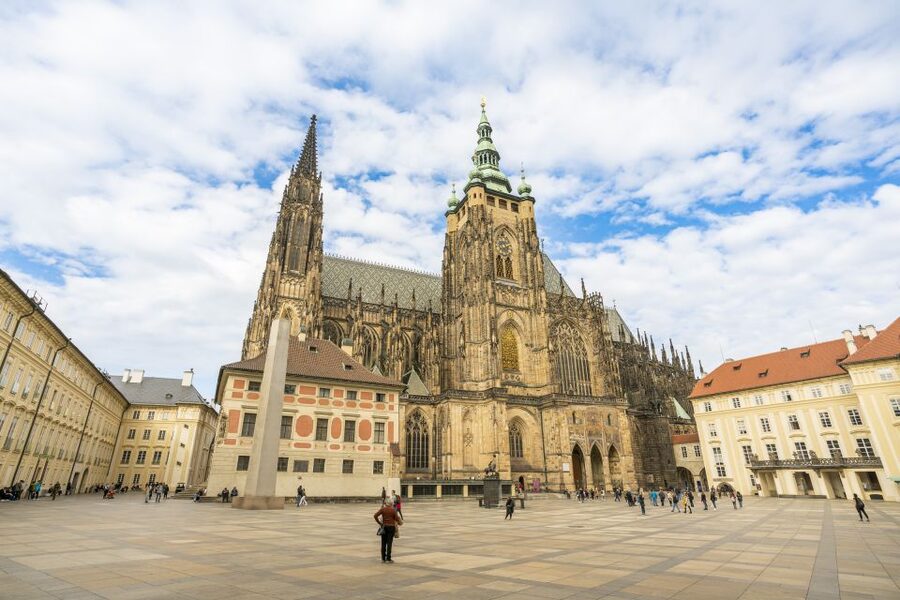Prague: Castle Tour with Local Guide and Entry Ticket - Weather, closures, and practical planning