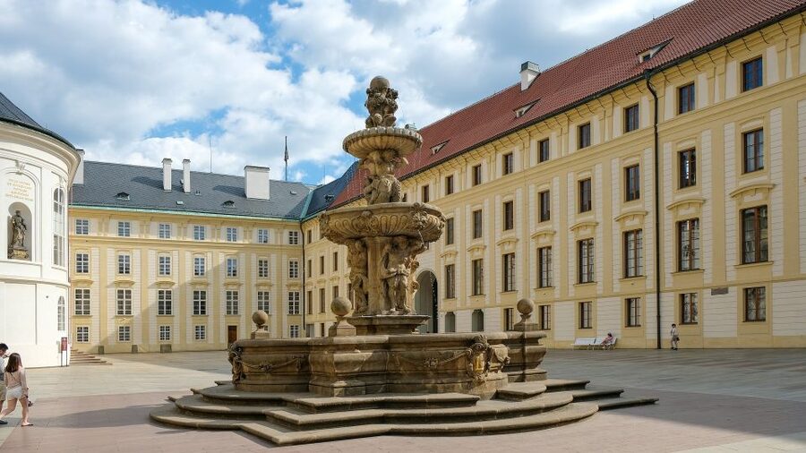 Prague Castle Tour With Tickets - Why Prague Castle Works Best With a Guide