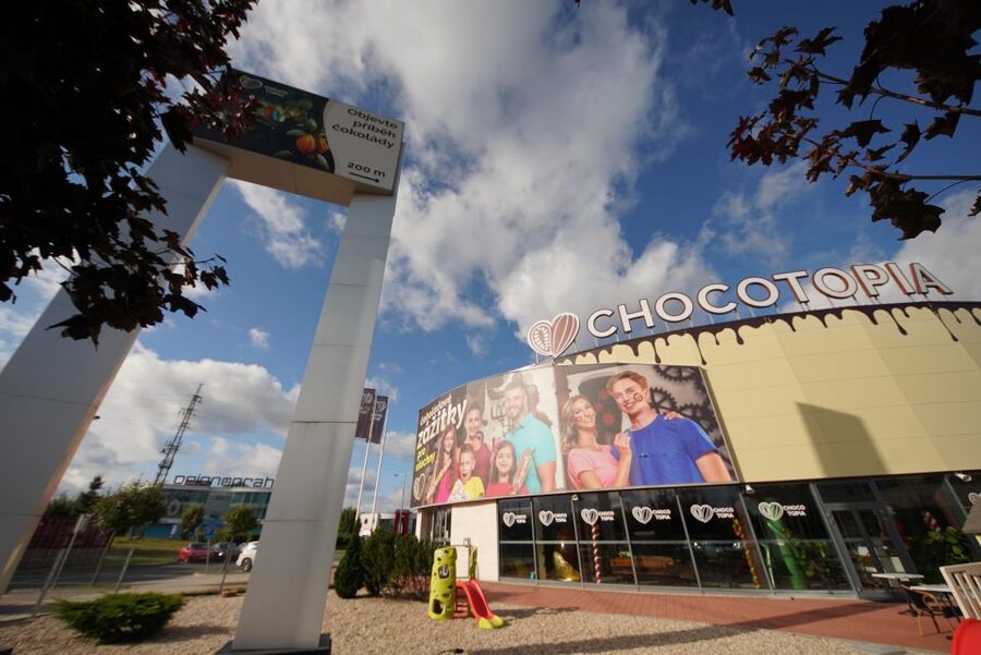 Prague: Chocotopia Chocolate Factory Tour Ticket + Workshop - Tasting chocolate, cocoa drinks, and factory products