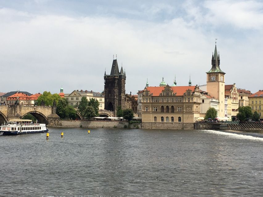 Prague City: 1-Hour Orientation Tour by Bus - Audio commentary in 26 languages