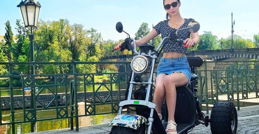 Prague: City Highlights Guided Electric Trike Tour - The guides make the difference