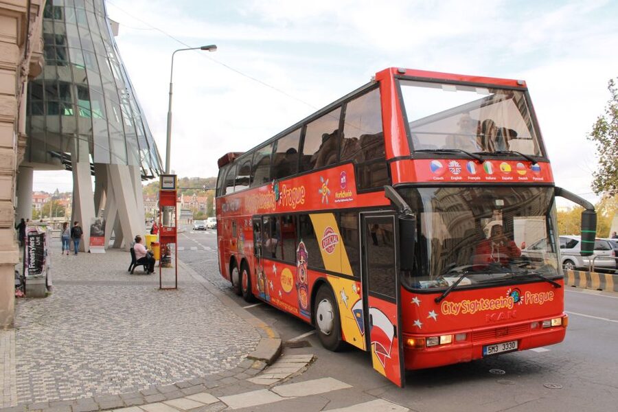 Prague: City Sightseeing HOHO Bus Tour & Optional Boat Tour - What the audio guide adds