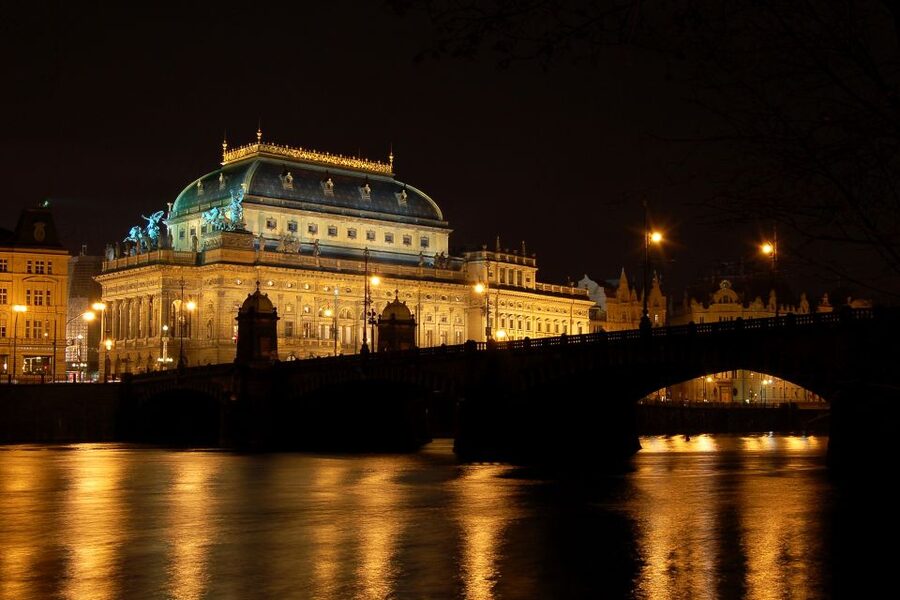 Prague: City Tour and Dinner Cruise with Hotel Pickup - Starting with Prague’s Jewish Quarter and Old Town