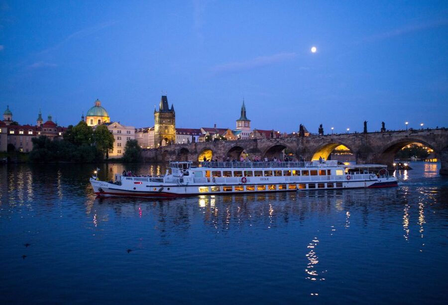 Prague: City Tour and Dinner Cruise with Hotel Pickup - Beyond the center to Vysehrad and the Dancing House