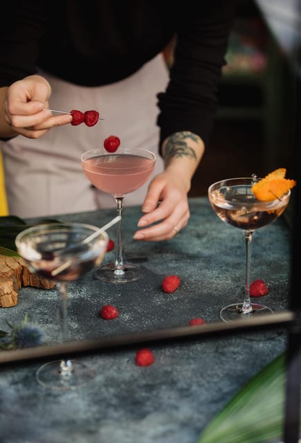 Prague: Cocktail Making Workshop with Bartender - The welcome drink and snack