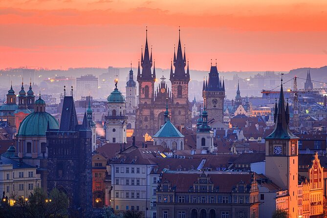 Prague DeLuxe Tour: Views, Hidden Gems, Tastings & River Cruise - Prague Castle and the St. Vitus exterior