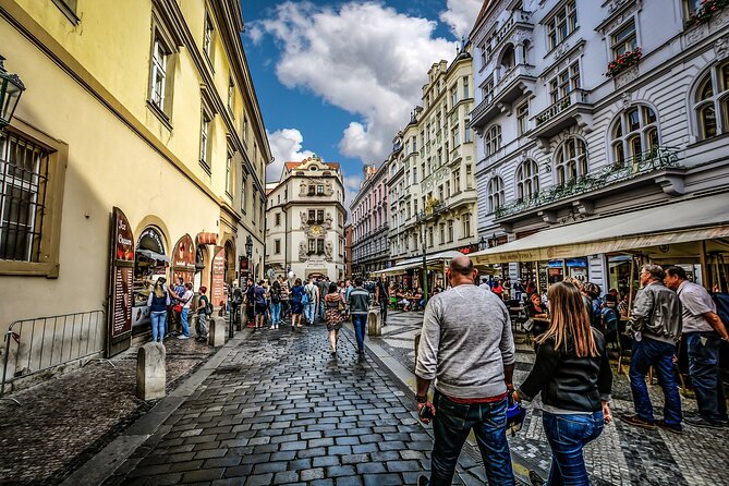 Prague DeLuxe Tour: Views, Hidden Gems, Tastings & River Cruise - Old Town treats and Charles Bridge