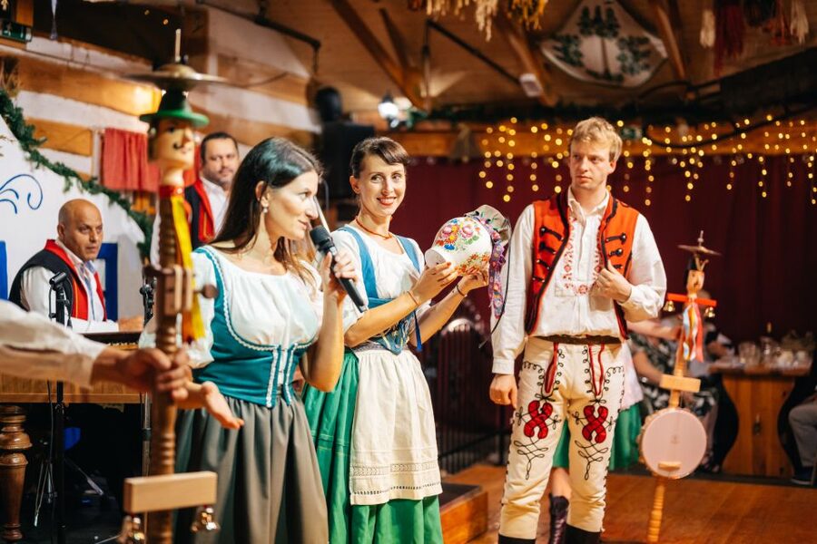 Prague: Dinner with Folk Show and Open Bar - What the three-hour evening looks like