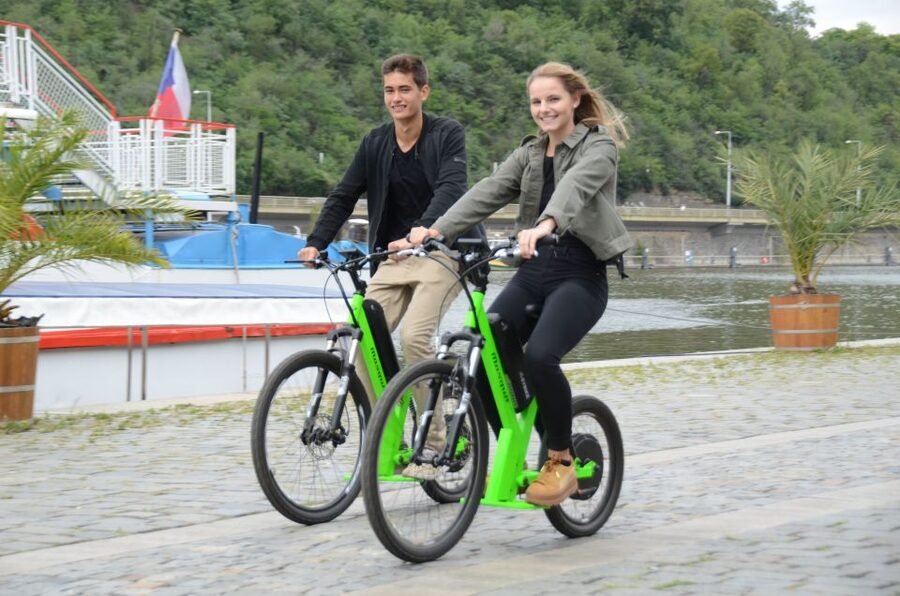 Prague: Electric Scooter & Cruiser Fat eBike Rental - Picking between an electric fat bike and scooter