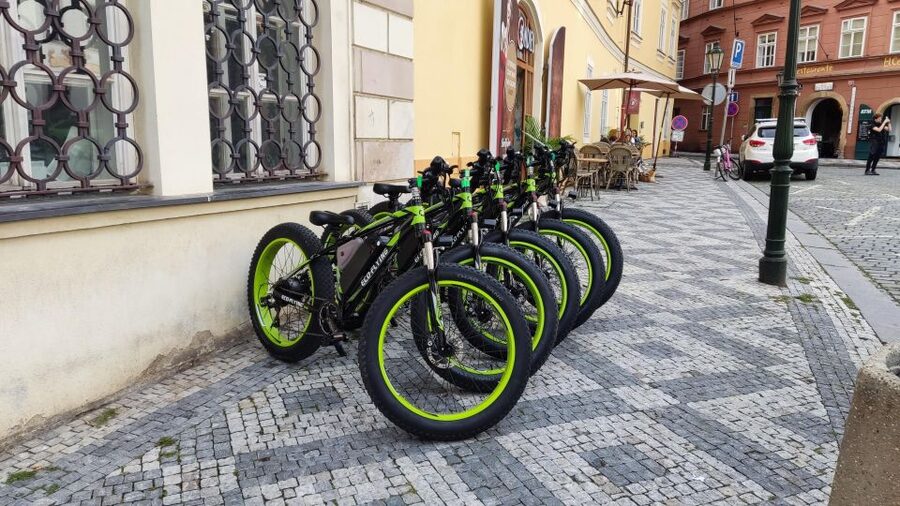 Prague: Electric Scooter & Cruiser Fat eBike Rental - A short lesson before you set off