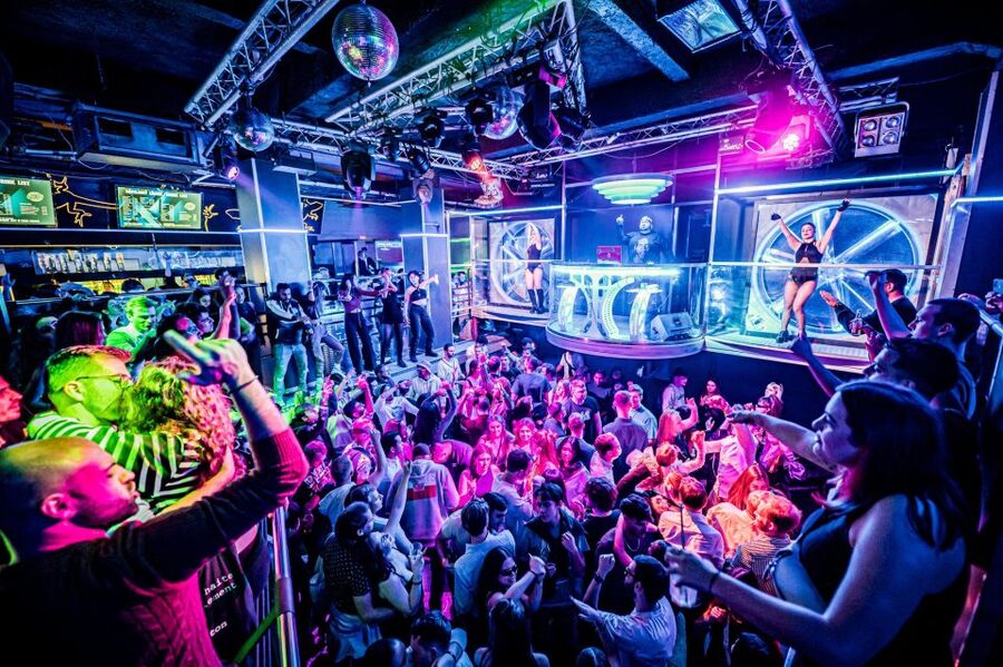 Prague: Entry ticket to Ice Pub Prague with Nightclub Option - The ice sculptures and photo opportunities