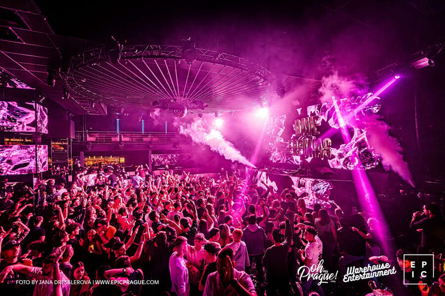 Prague: EPIC Nightclub Entry Ticket - DJ sets, lights, visuals, and confetti