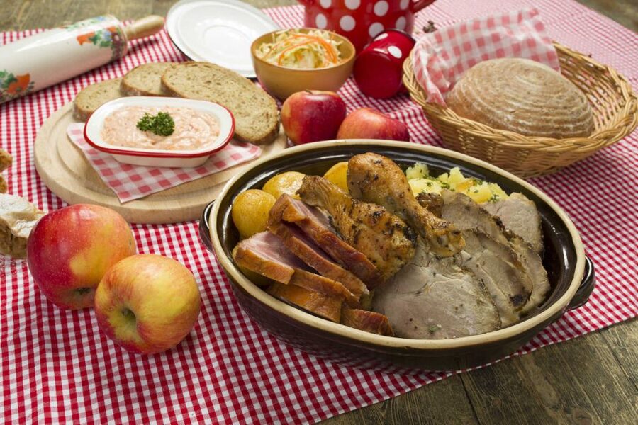 Prague: Evening Folklore Garden Party with Traditional Menu - Vegetarian meals and food allergies