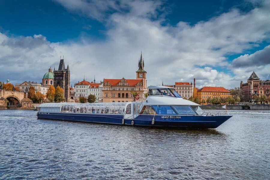 Prague: Evening Vltava River Eco Cruise with Prosecco - A quiet start from Pier 4