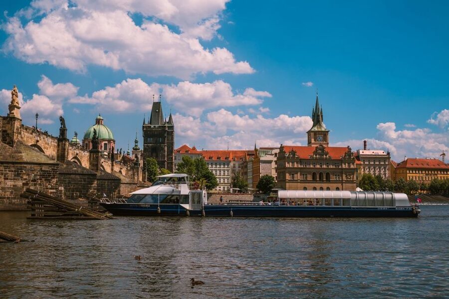 Prague: Evening Vltava River Eco Cruise with Prosecco - What the audio guide adds