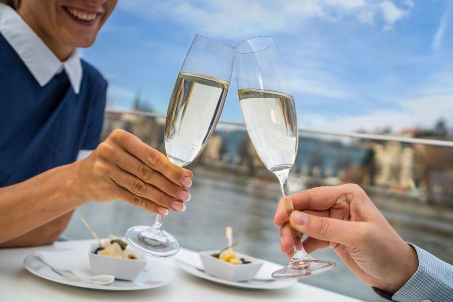 Prague: Evening Vltava River Eco Cruise with Prosecco - Who will enjoy this cruise most?