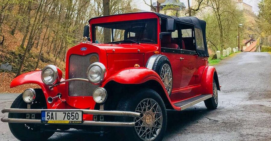 Prague: Fairytale Karlstejn Castle in Retro-Style Car - What happens during the morning drive