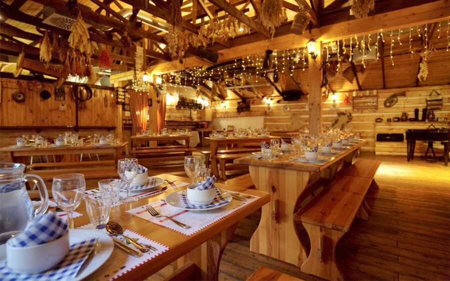 Prague: Folk Dancing Dinner Experience - What arrives in the four-course dinner