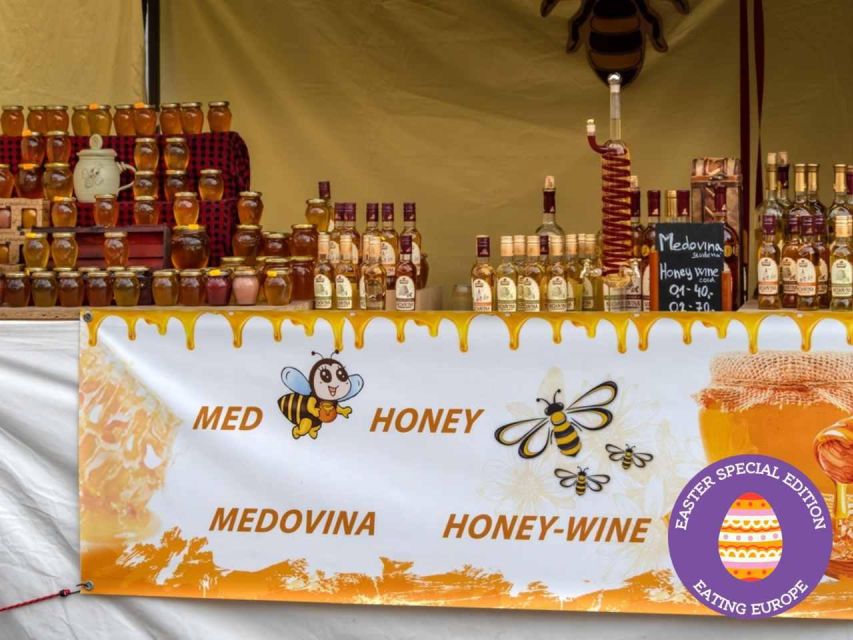 Prague: Food and Beer Guided Walking Tour with Tastings - Walking through the Jewish Quarter and Staré Město