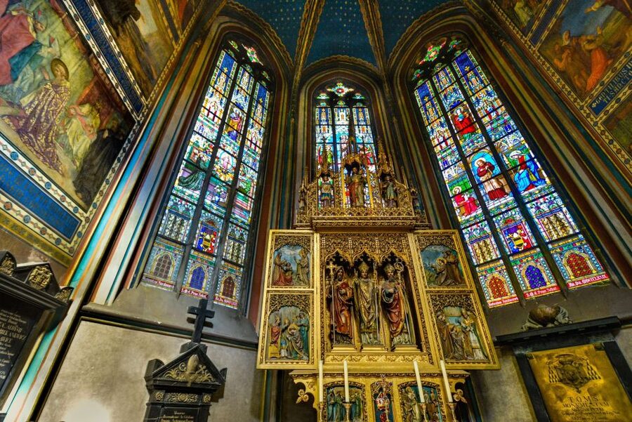 Prague: Full-Day Old Town, River Cruise & Prague Castle Tour - Cancellation, payment, and the final meeting point