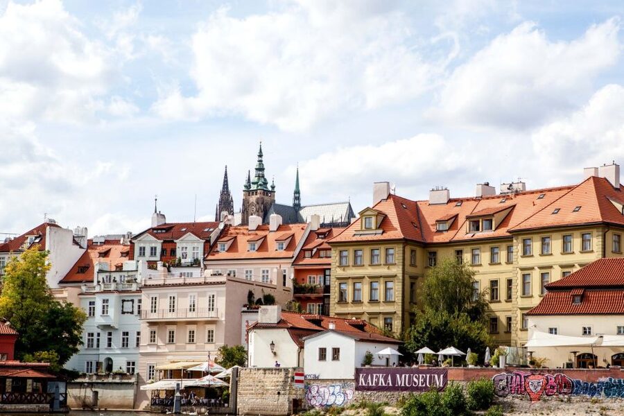 Prague: Full-Day Sightseeing Tour with Cruise and Lunch - Key points to know before you book