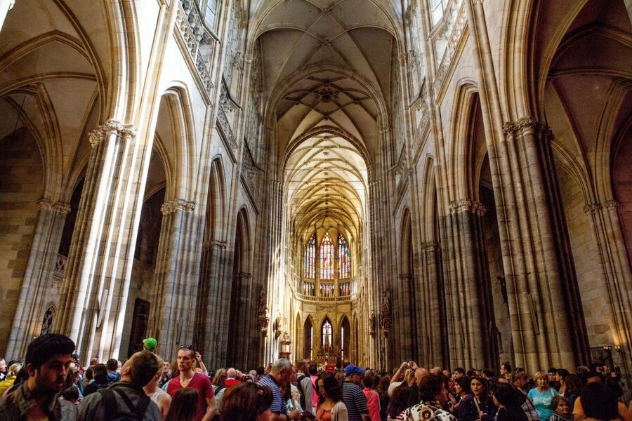 Prague: Full-Day Sightseeing Tour with Cruise and Lunch - Castle Town and the climb to Prague Castle