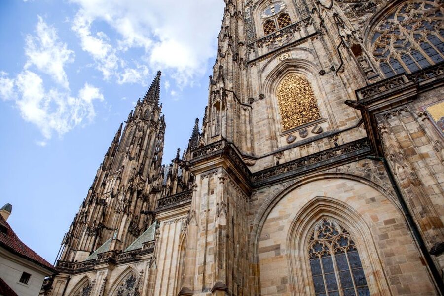 Prague: Full-Day Sightseeing Tour with Cruise and Lunch - Charles Bridge and the Lesser Town views