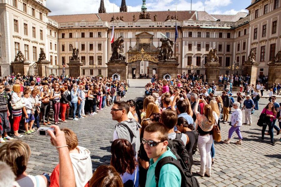 Prague: Full-Day Sightseeing Tour with Cruise and Lunch - Josefov, the Jewish Quarter, and Paris Street