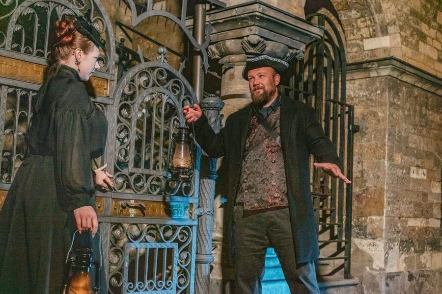 Prague: Ghosts and Legends Nighttime Guided Walking Tour - Old Town Square: the first dramatic setting
