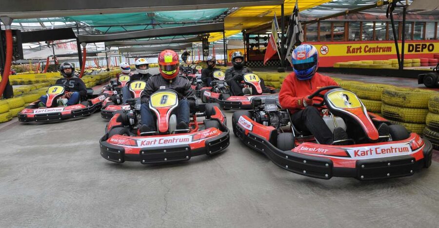 Prague: Go-Kart Racing Experience - What the one-hour private rental gives you