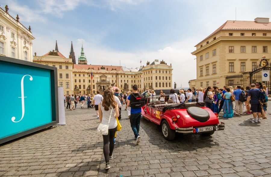 Prague: Guided Bus & Walking Tour with River Cruise & Lunch - Timing, pickup, and language details