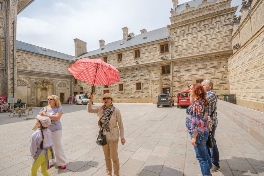 Prague: Guided Bus & Walking Tour with River Cruise & Lunch - Who will get the most from this tour?