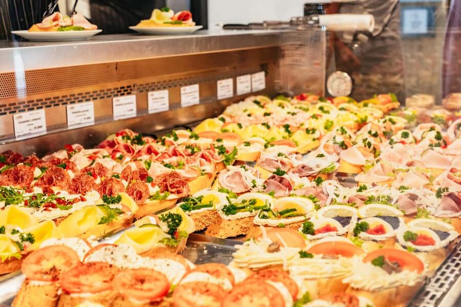 Prague: Guided Street Food Walking Tour - Should you book the Prague street food walk?