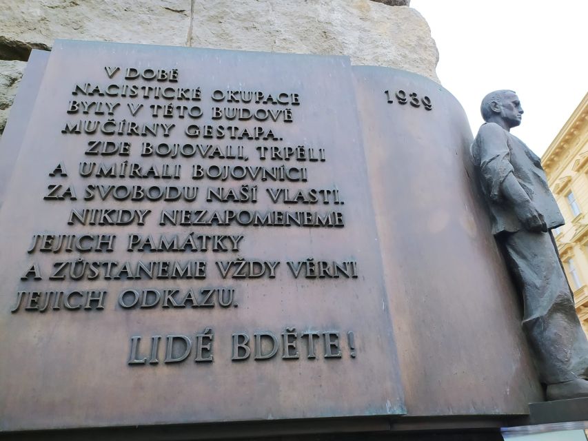 Prague: Historical Walking Tour with Focus on World War 2 - Seeing Prague under occupation through photographs