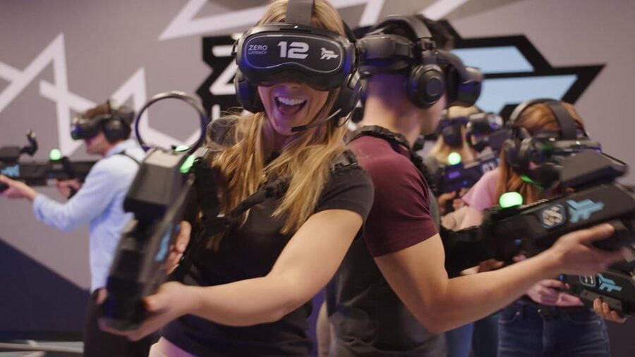 Prague: Immersive VR multiplayer experience - The first 15 minutes: briefing and equipment